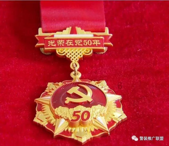 卧底夫妻假戏成真，妻子牺牲后丈夫不再娶，7年后“亡妻”找上门